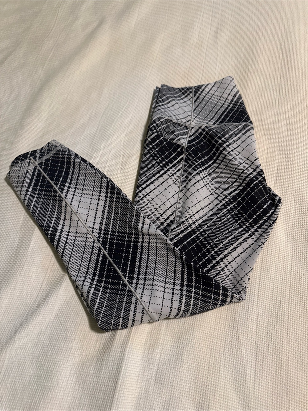 Salutation Stash Textured Tight Leggings Medium Black White Plaid Print Pockets